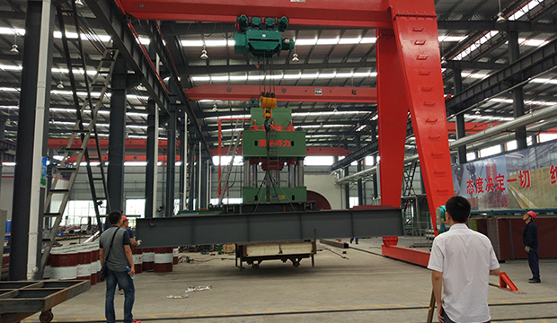 半龍門吊服務(wù)現(xiàn)場(chǎng)